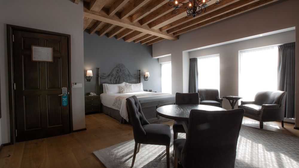 Suite Junior, 1 Cama King, Vista a la Ciudad — 6