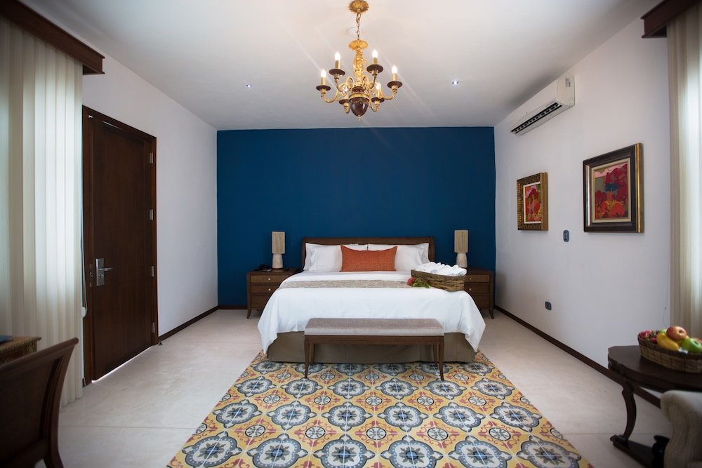 Suite Junior, 1 cama King, vista al jardín, torre