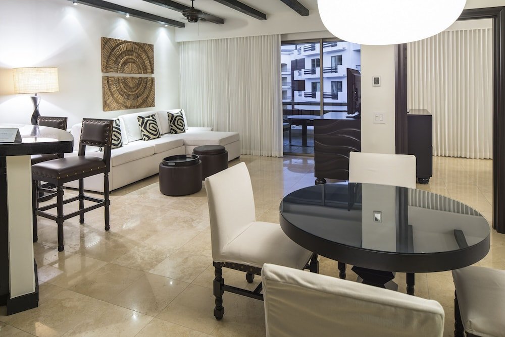 Suite de 2 Dormitorios, 1 Rey y 1 Doble con Balcón — 7