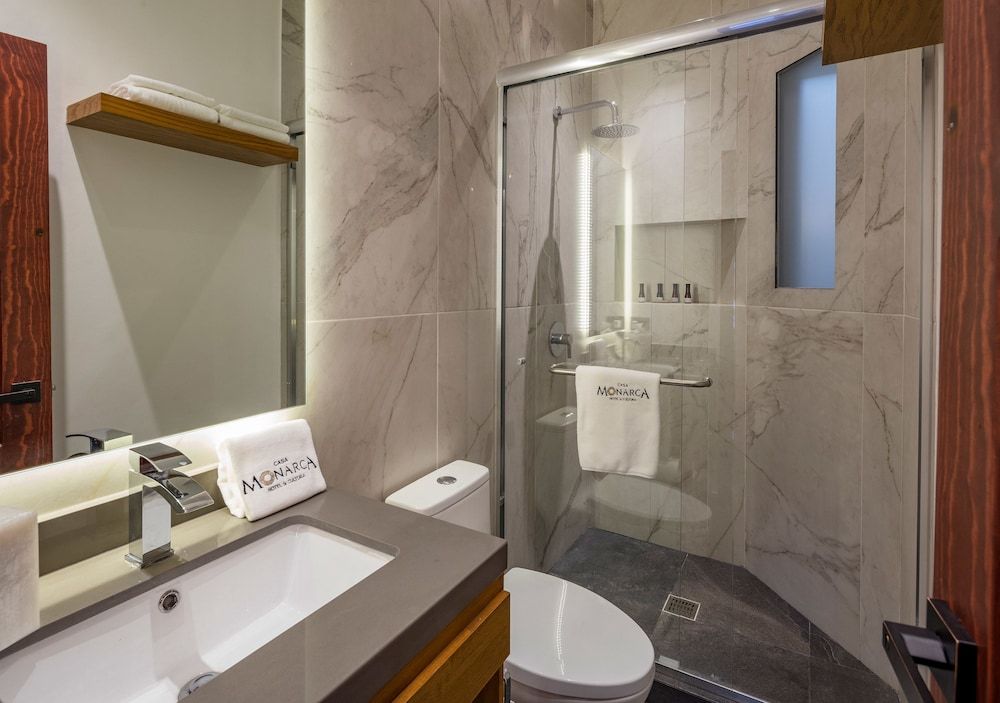 Standard Habitación Doble, 1 cama King, balcón, vista a la ciudad — 6