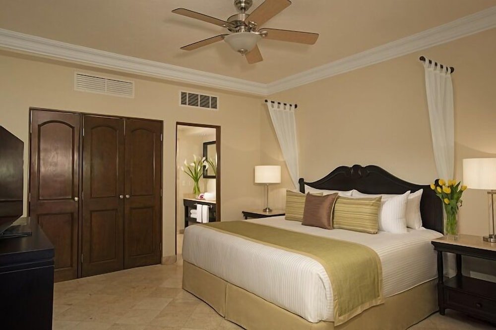 Suite, 1 cama King, vista a la alberca, Poolside — 4