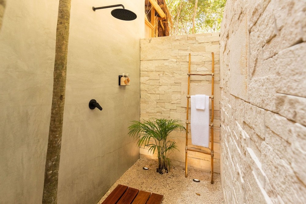 Room (Pool) — 6