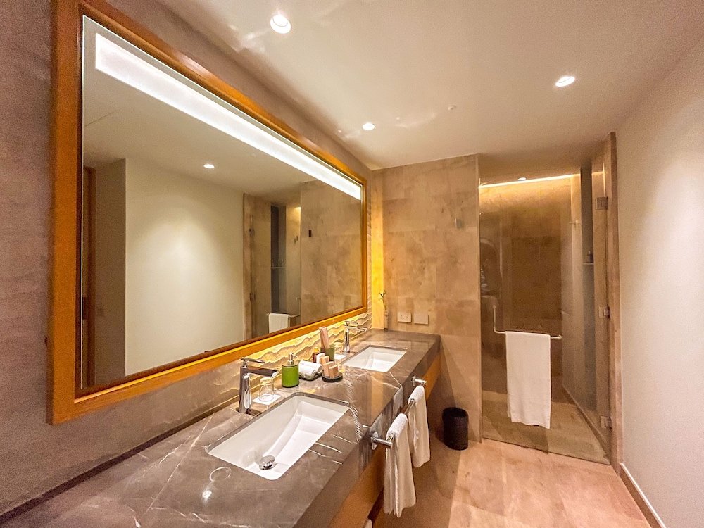Serenity Club Swim Out Suite Junior con Vista Parcial al Océano y 2 Camas Queen — 5