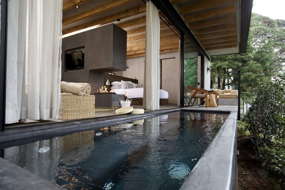 Suite con jacuzzi con cama king y chimenea