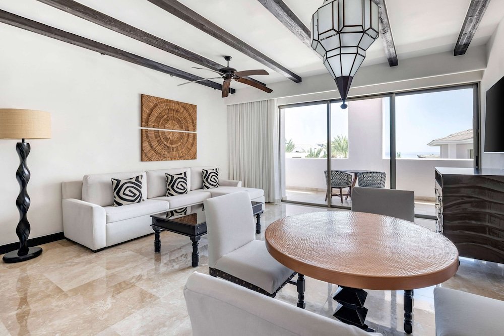 Habitación de 2 Dormitorios 1 Rey 1 Qn Vista Parcial al Océano con Balcón