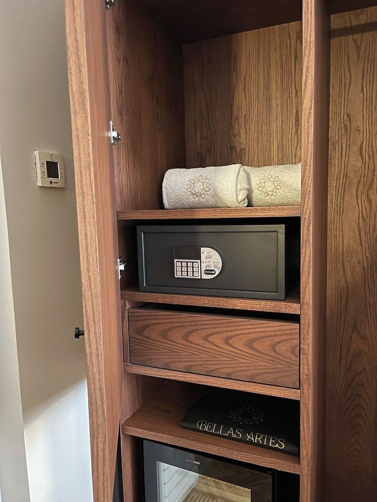 Luxury Room, 1 cama King, Bathtub, vista a la ciudad — 3