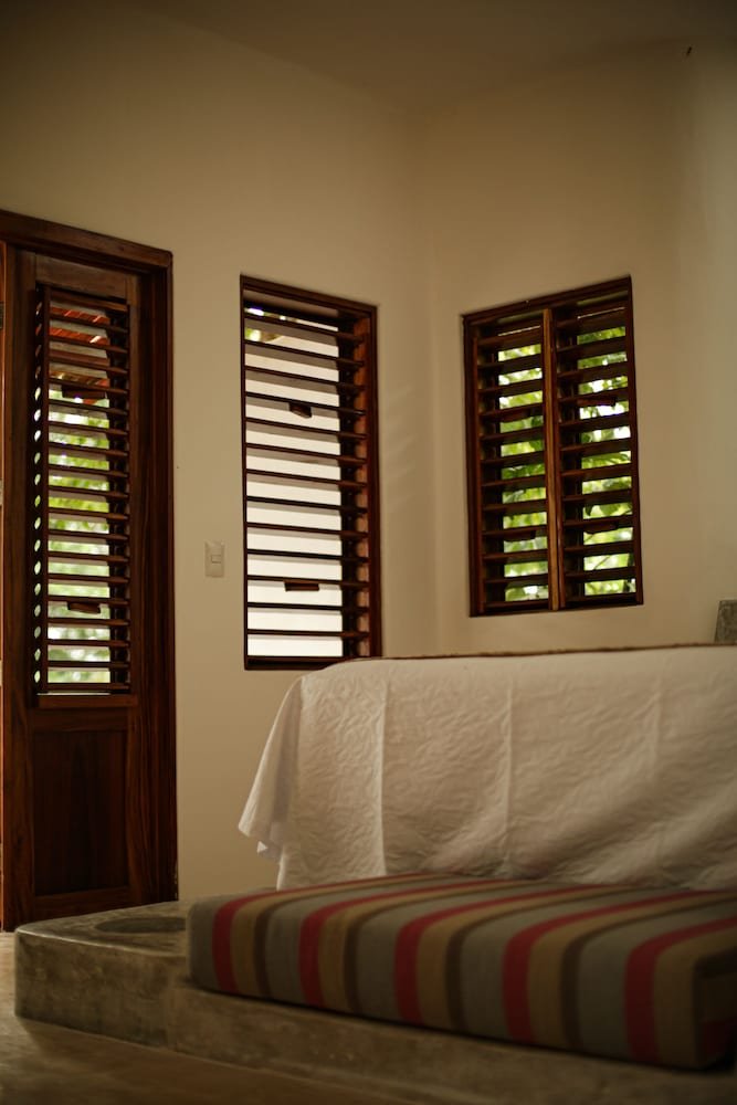 Luxury Room, 1 cama King, Private Bathroom — 2