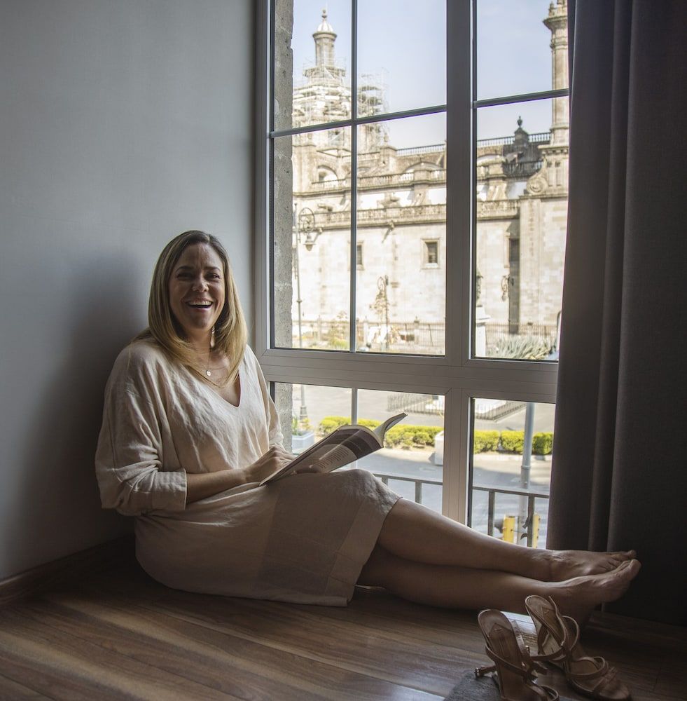 Suite Junior, 1 Cama King, Vista a la Ciudad — 3