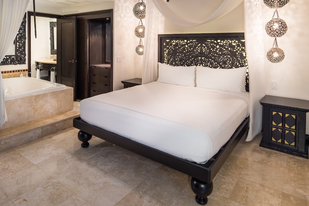 Suite Deluxe de 1 Dormitorio con 1 Cama King y Vista a la Piscina con Balcón — 6