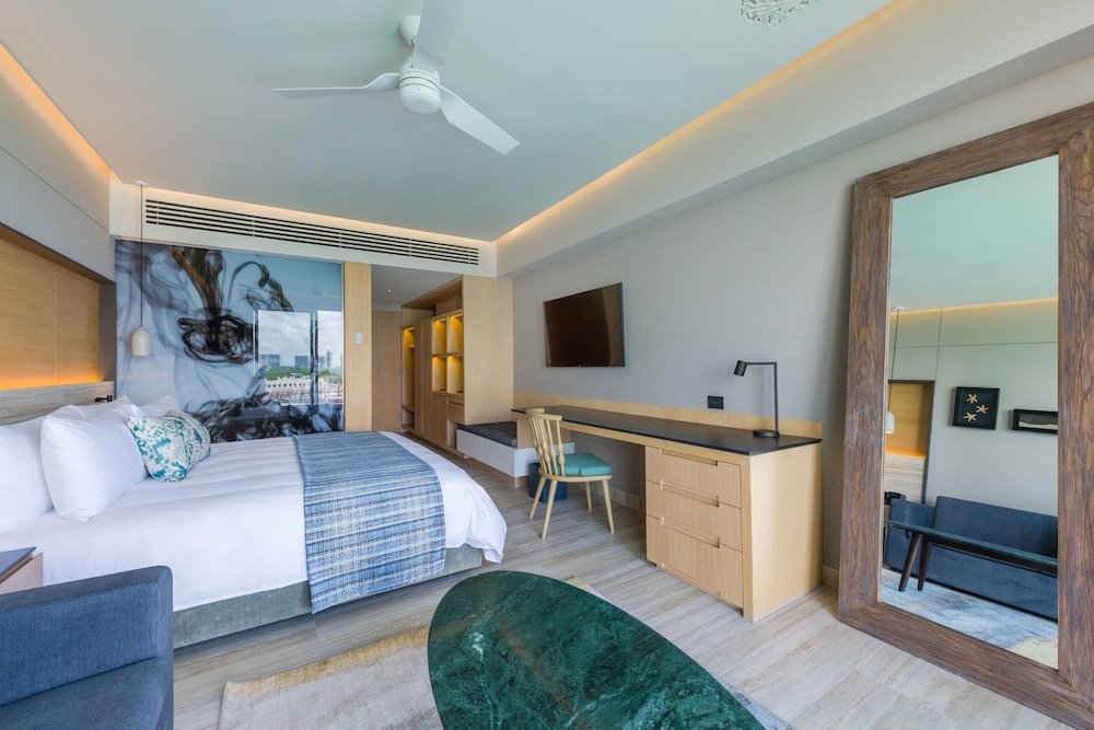 Habitación con 1 cama King y sofá cama, Balcón, Vista al mar — 2