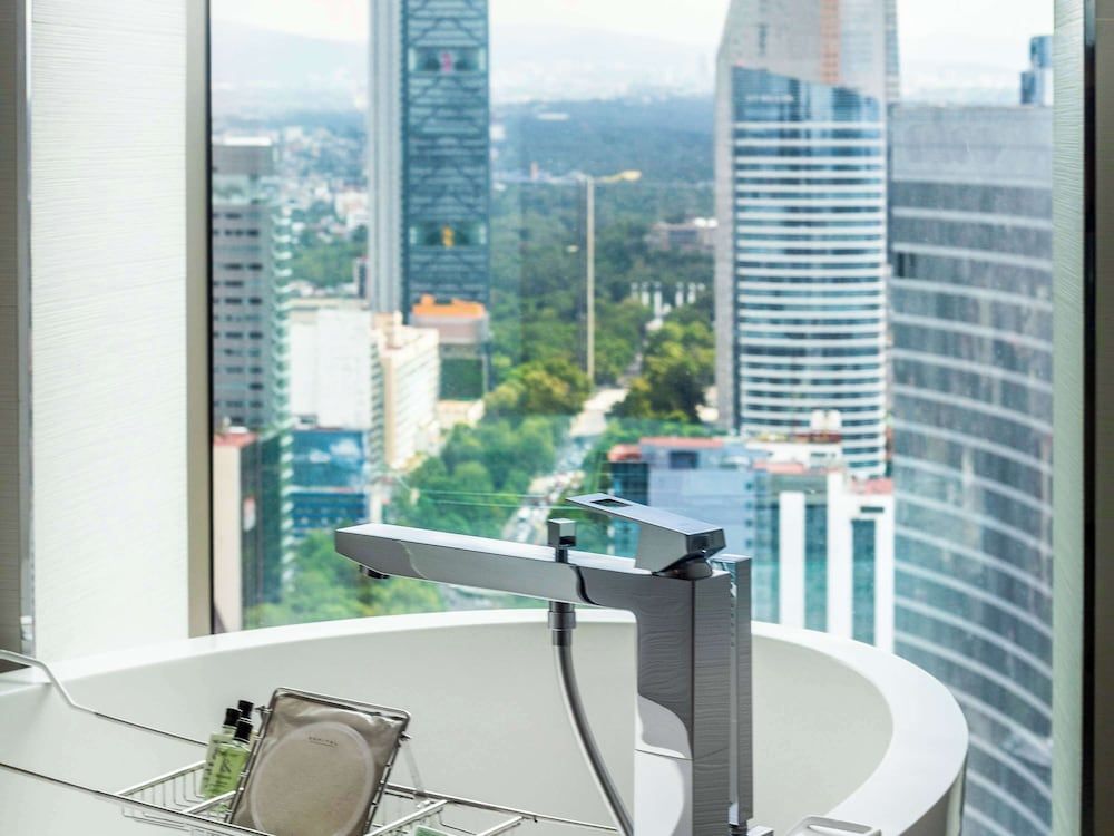 Junior Suite, 1 cama King, Club Lounge Access, Executive Level (Angel of Independence view) — 4