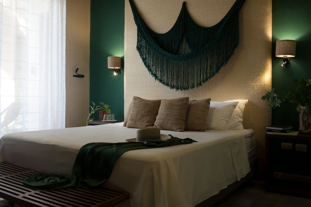 Suite — 6