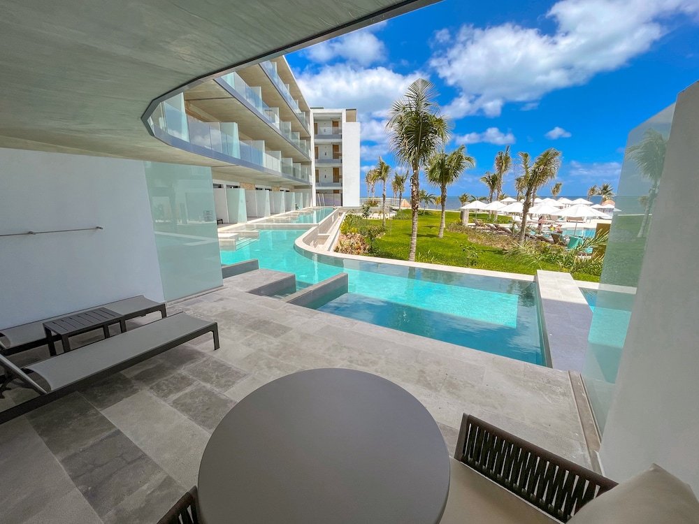 Serenity Club Swim Out Suite Junior con Vista Parcial al Océano y 2 Camas Queen — 6