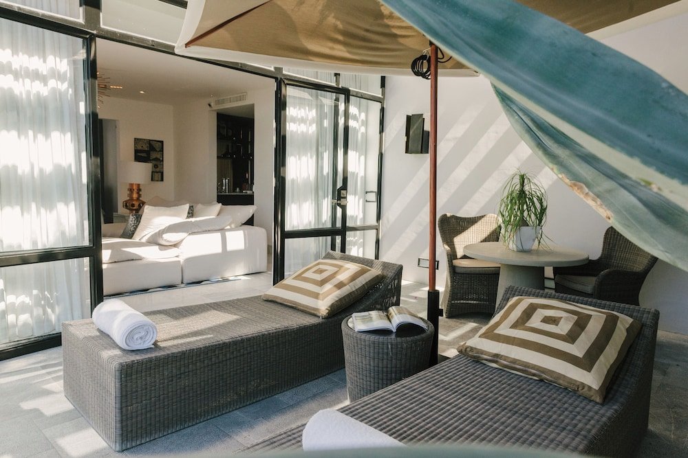 Suite (Owner, A) — 5