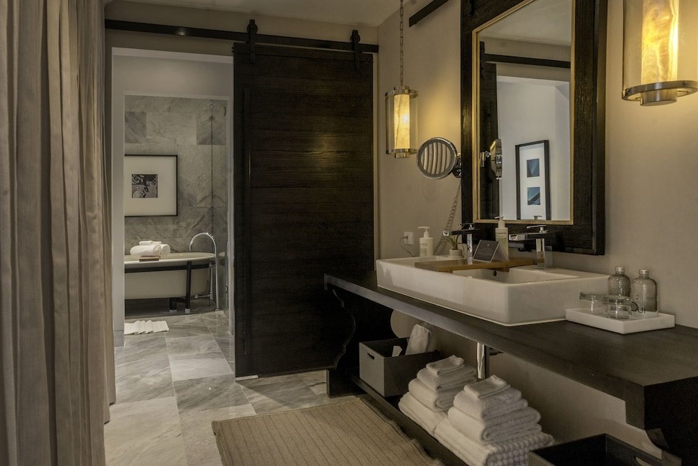 Suite (Owner, C) — 4
