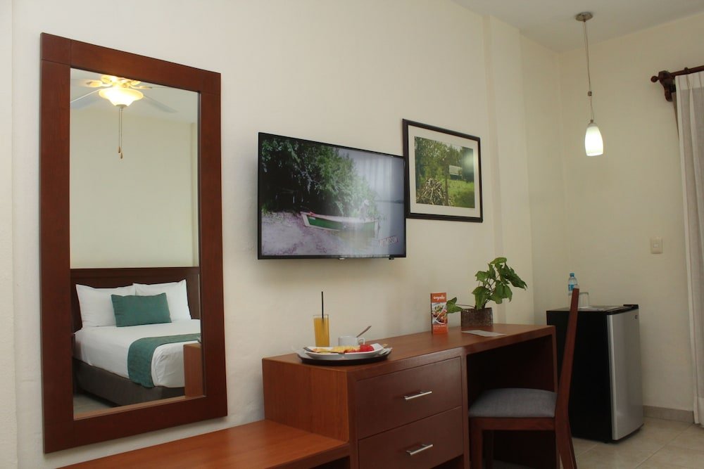 Habitación Estándar, 2 camas dobles, vista a la ciudad — 8