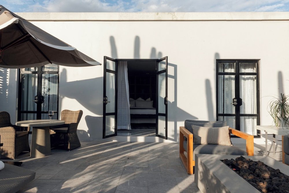 Suite (Owner, C) — 3