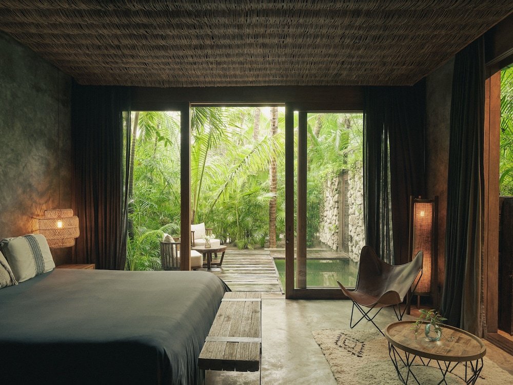 Suite (Palm Suite) — 8