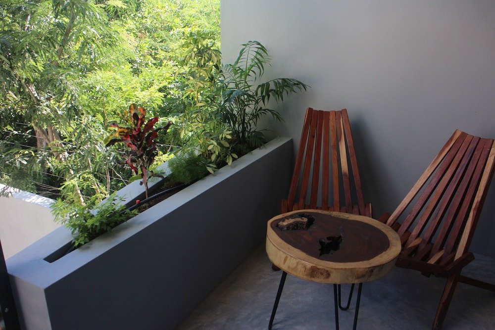 Suite King con Balcón y Vista a la piscina — 8