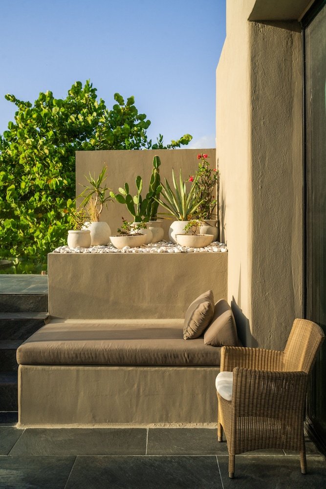 Suite, Beachfront (Master) — 7