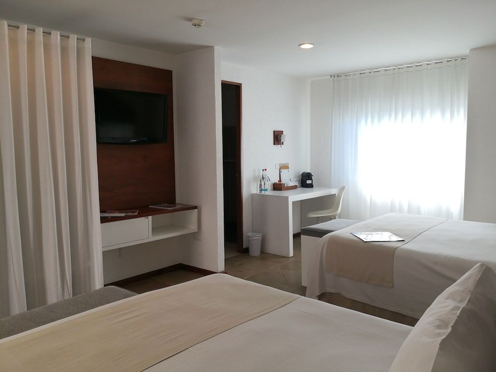 Habitación Privada Deluxe con Dos Camas Queen y Baño Privado — 6