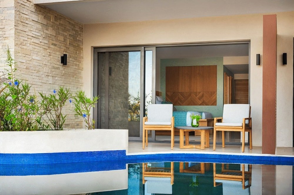 Junior Suite Swimout Dbl — 6