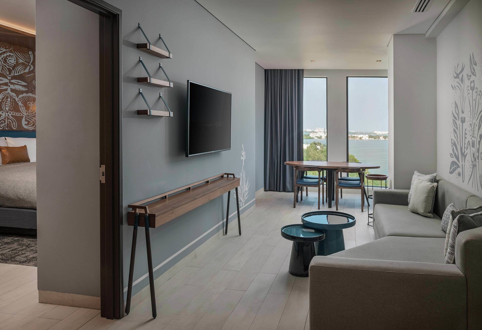 Panoramic View One Bedroom King Suite — 2