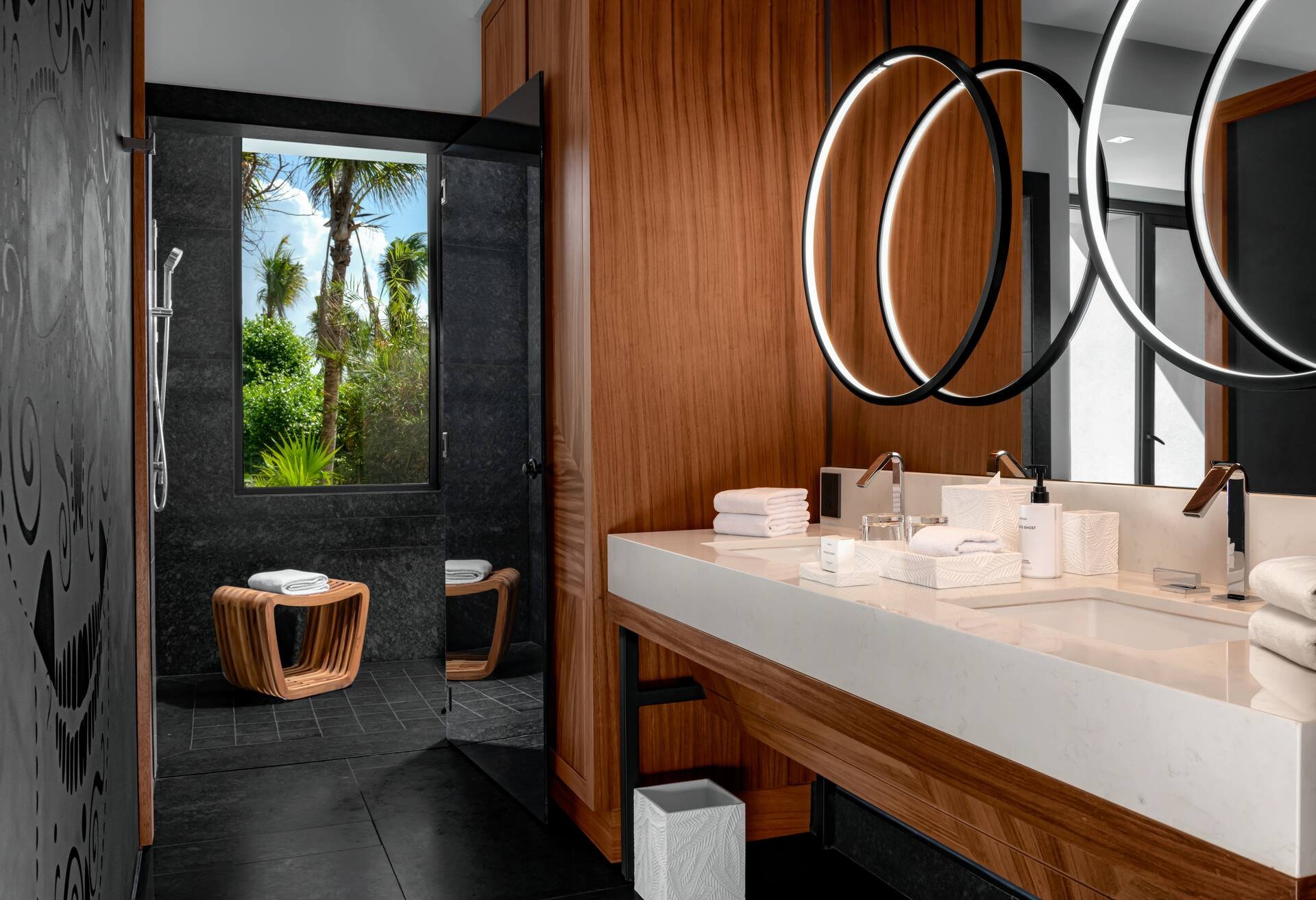 Tropical View Guestroom con 2 camas Queen — 6