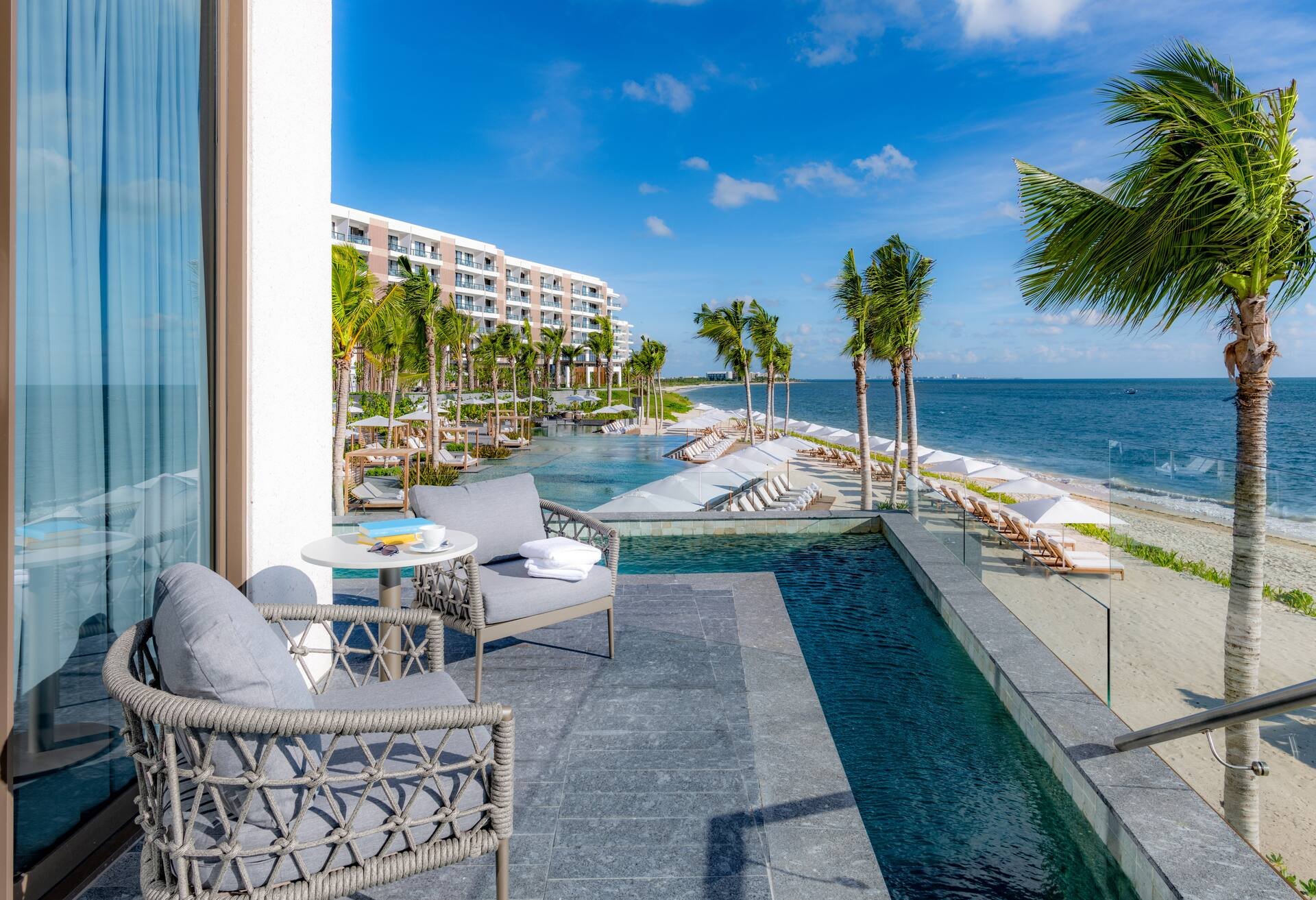 Ocean Front Swim up Master Corner Suite — 6